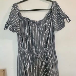 Preowned Gray and White Striped Romper Women’s Size 2x